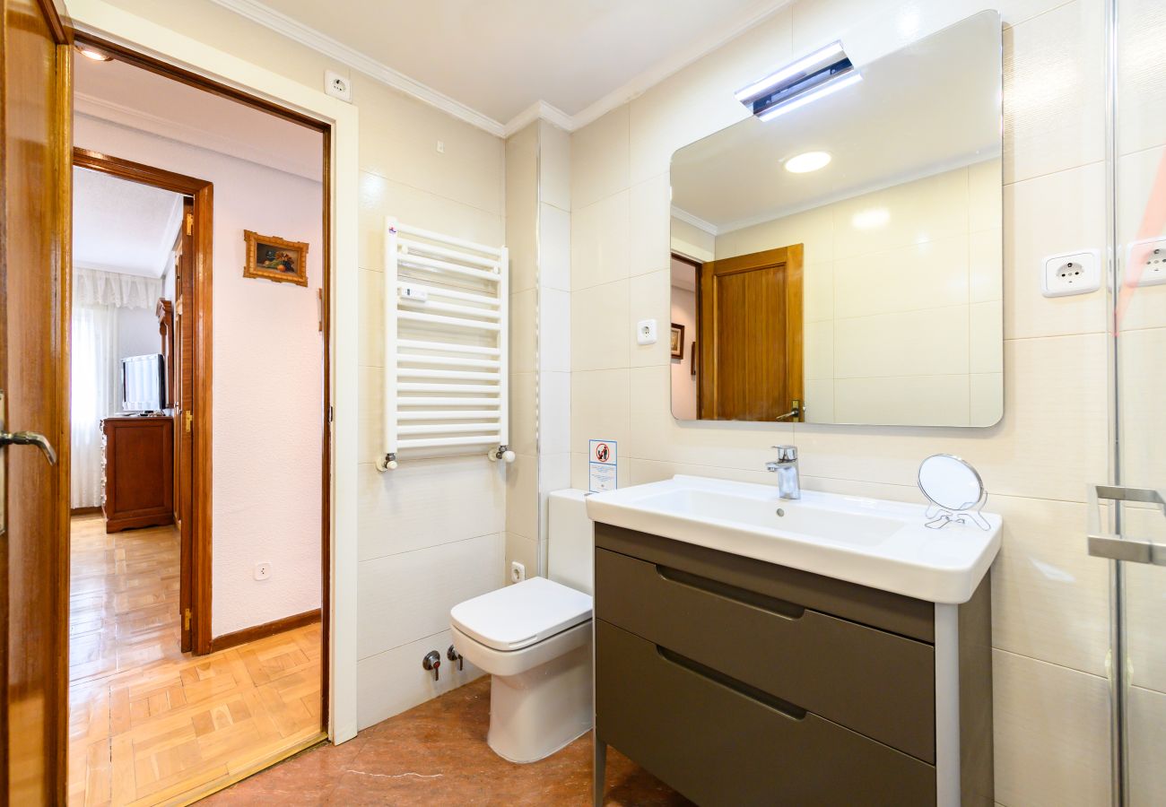 Apartamento en Madrid - M (SVI166B) Amplio y luminoso piso de 3 dormitorio
