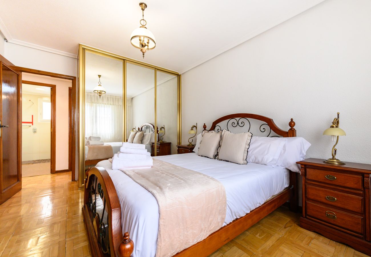 Apartamento en Madrid - M (SVI166B) Amplio y luminoso piso de 3 dormitorio