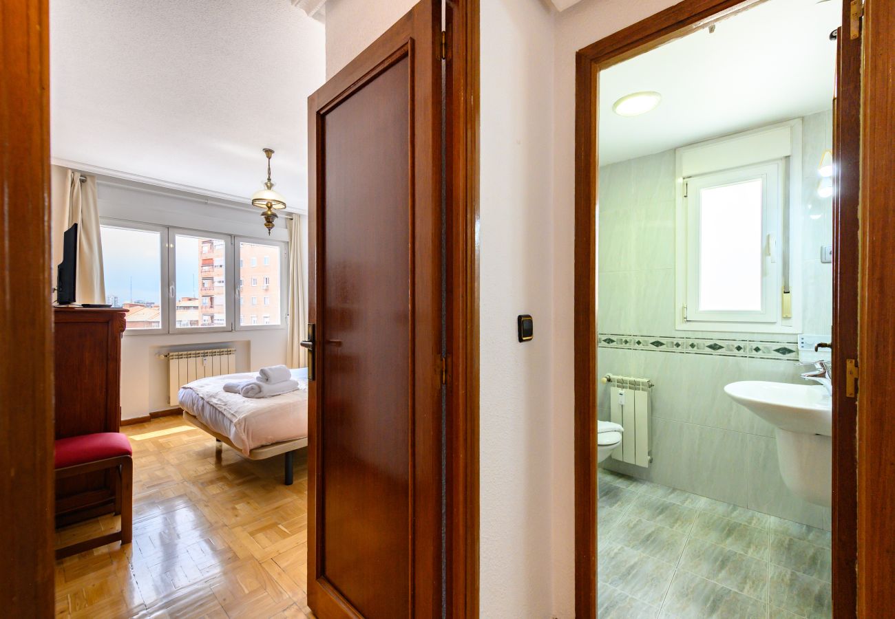 Apartamento en Madrid - M (SVI166B) Amplio y luminoso piso de 3 dormitorio