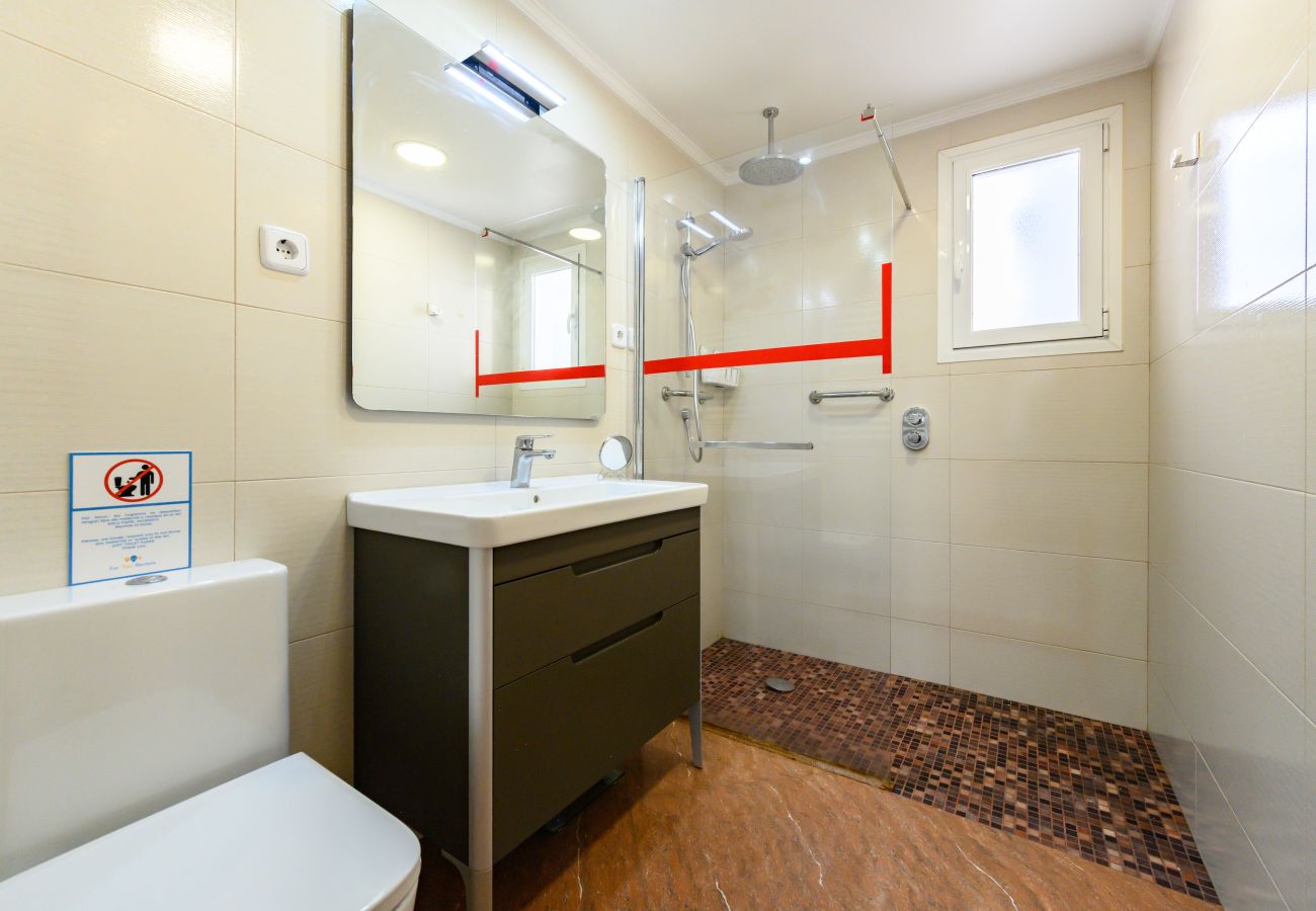 Apartamento en Madrid - M (SVI166B) Amplio y luminoso piso de 3 dormitorio