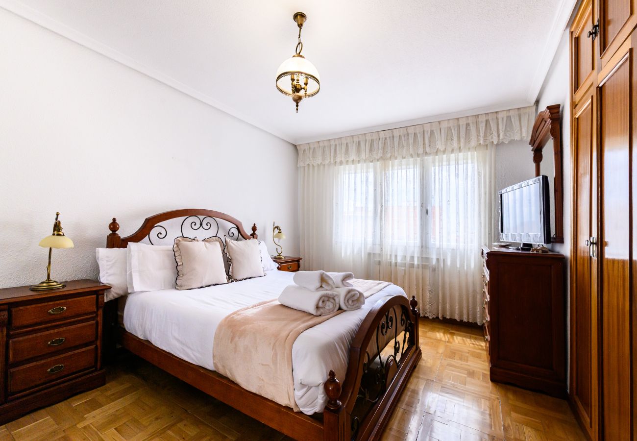 Apartamento en Madrid - M (SVI166B) Amplio y luminoso piso de 3 dormitorio