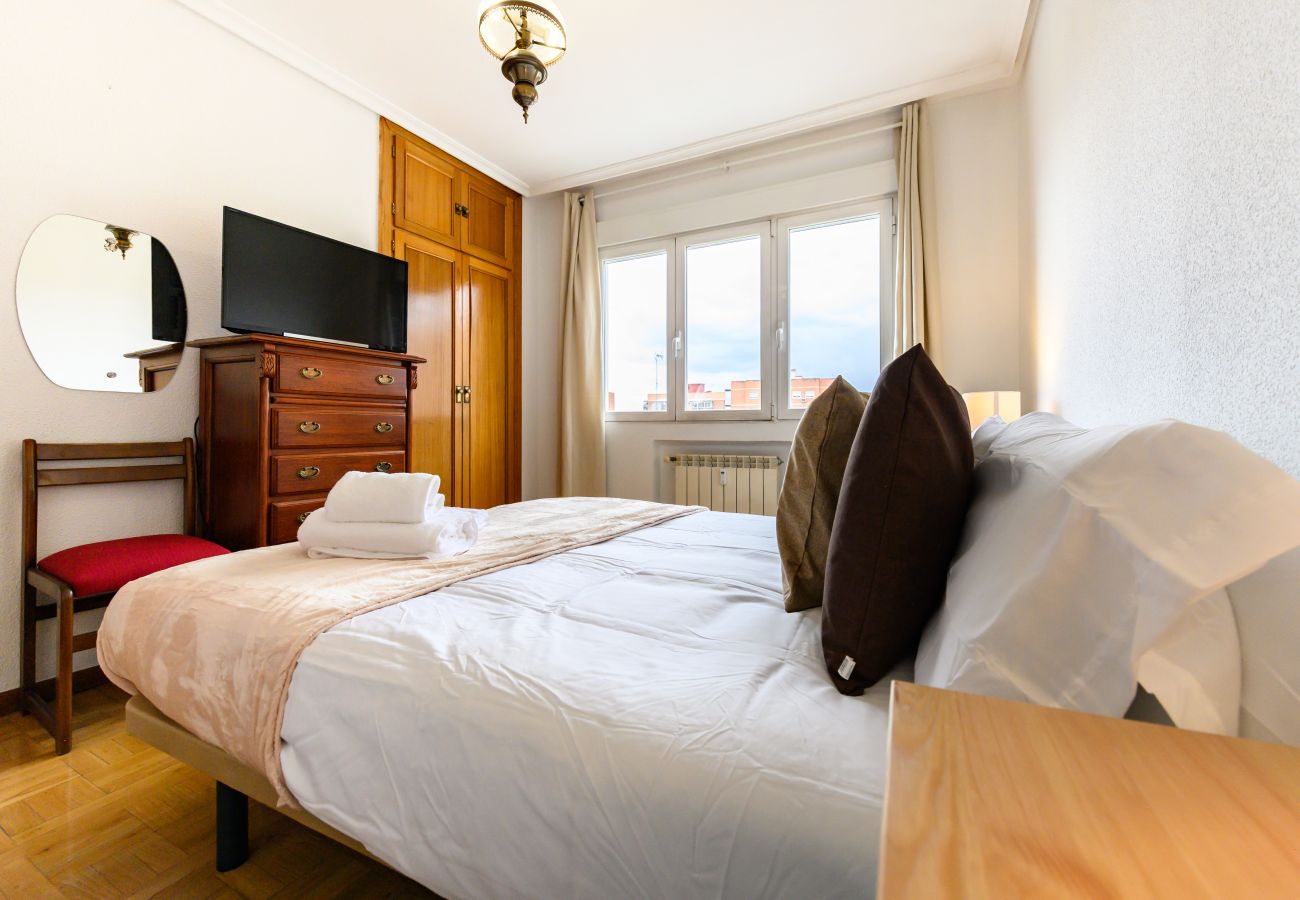 Apartamento en Madrid - M (SVI166B) Amplio y luminoso piso de 3 dormitorio