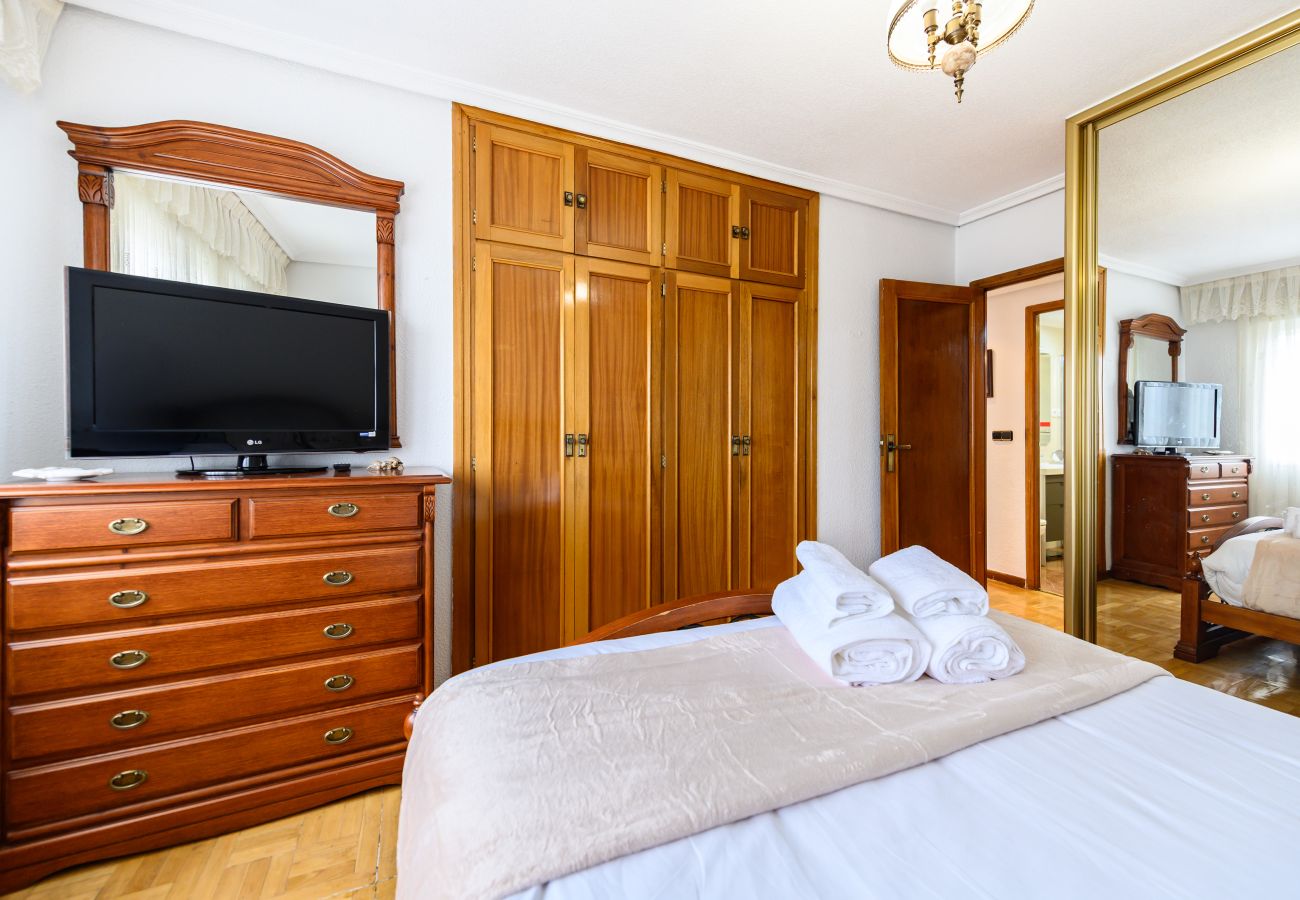Apartamento en Madrid - M (SVI166B) Amplio y luminoso piso de 3 dormitorio