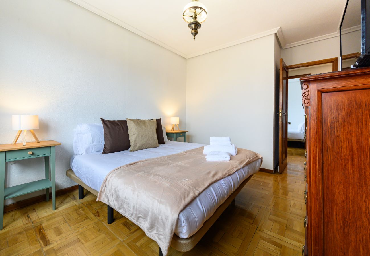 Apartamento en Madrid - M (SVI166B) Amplio y luminoso piso de 3 dormitorio