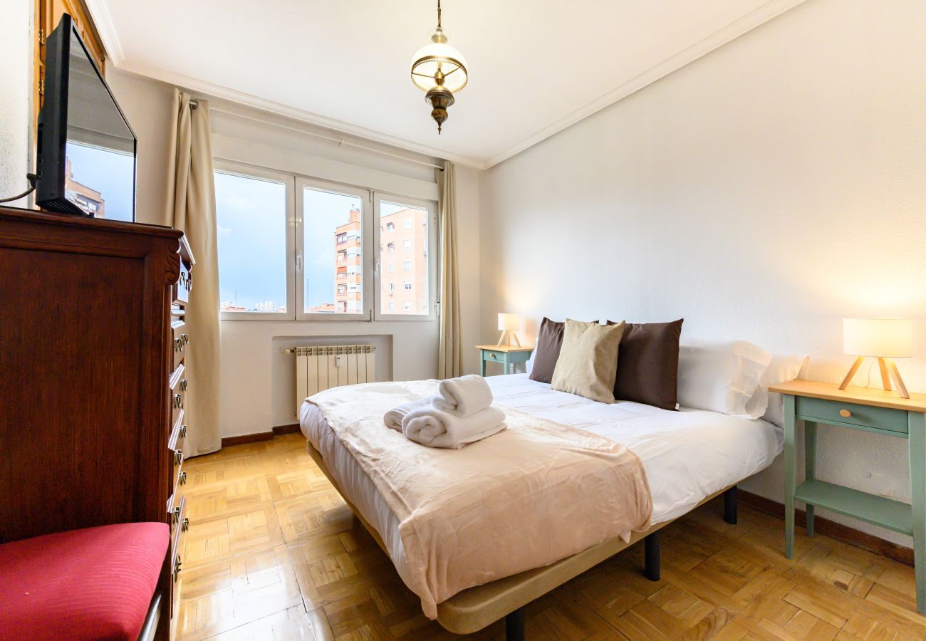 Apartamento en Madrid - M (SVI166B) Amplio y luminoso piso de 3 dormitorio