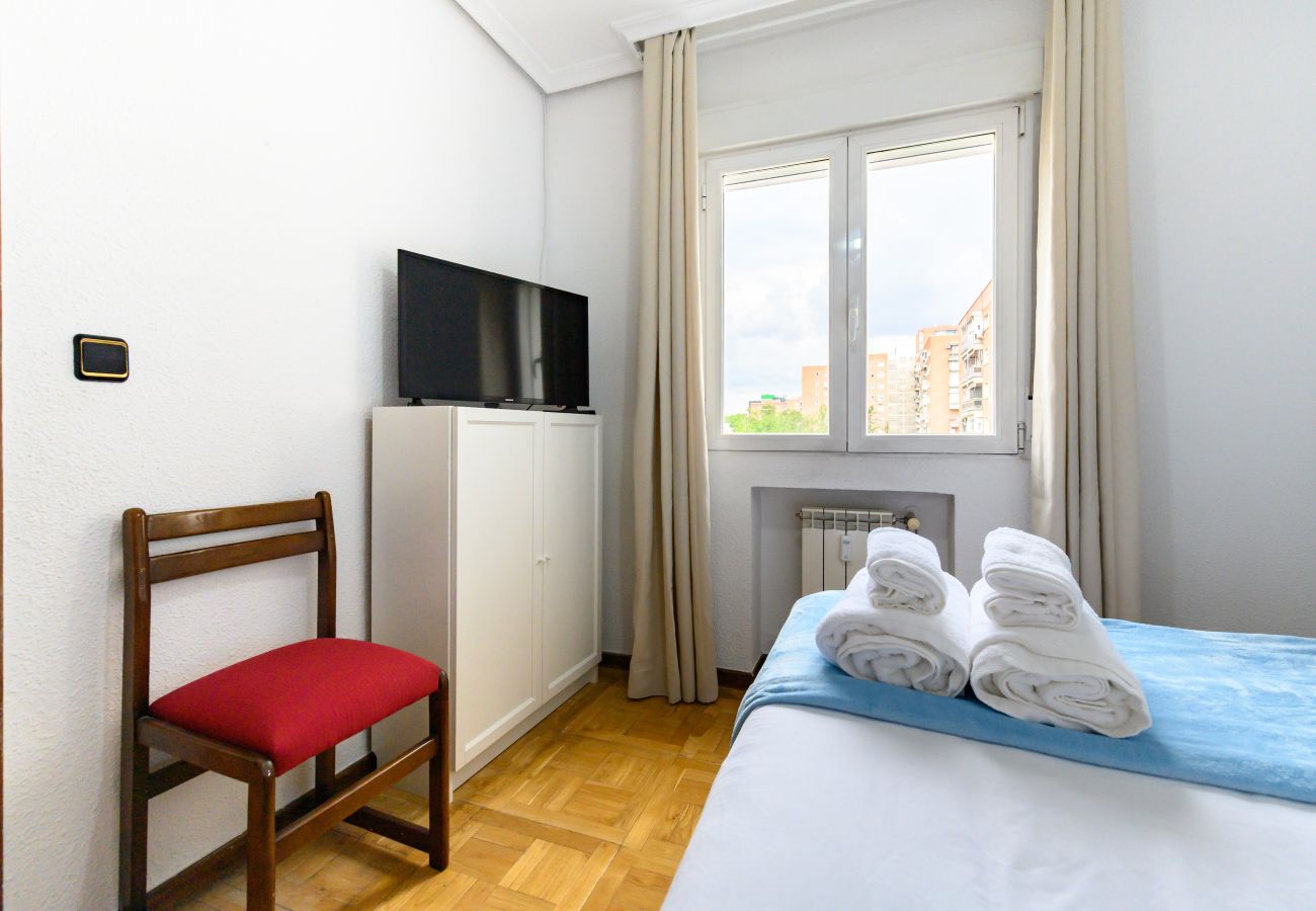 Apartamento en Madrid - M (SVI166B) Amplio y luminoso piso de 3 dormitorio