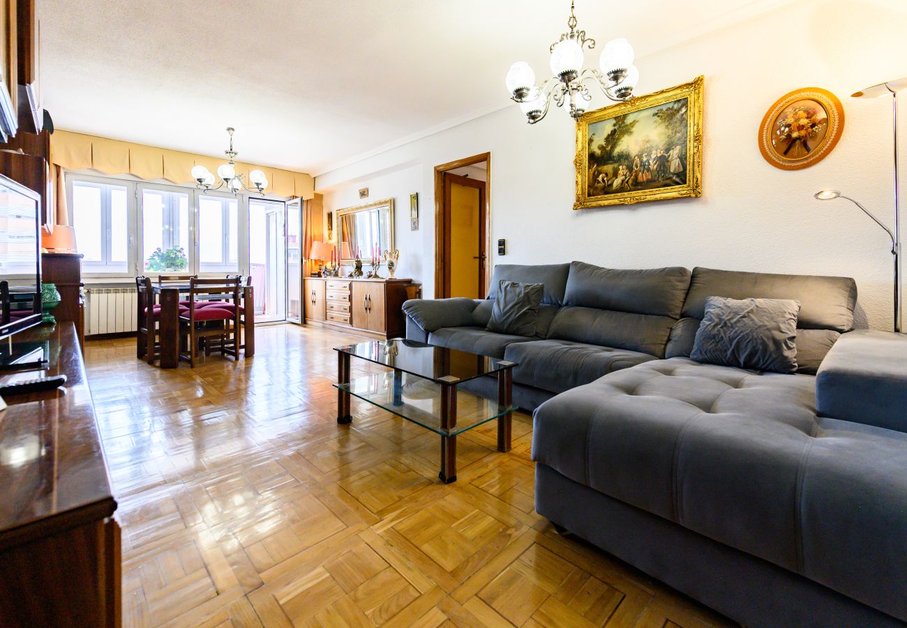 Apartamento en Madrid - M (SVI166B) Amplio y luminoso piso de 3 dormitorio