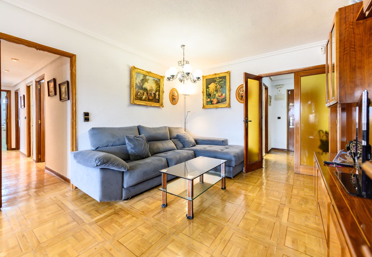 Apartamento en Madrid - M (SVI166B) Amplio y luminoso piso de 3 dormitorio