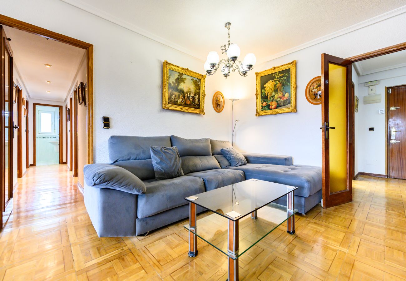 Apartamento en Madrid - M (SVI166B) Amplio y luminoso piso de 3 dormitorio
