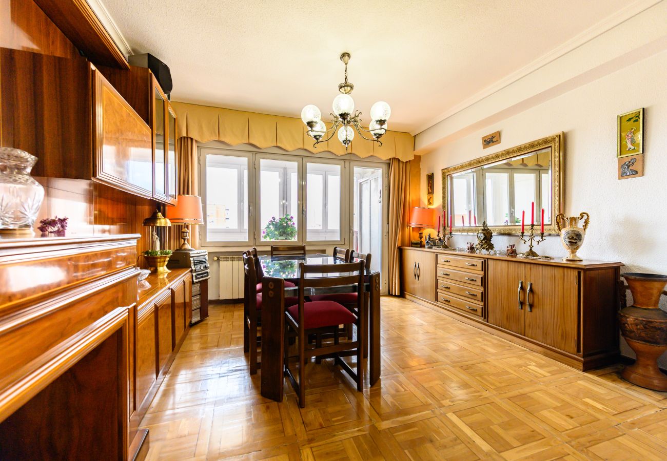 Apartamento en Madrid - M (SVI166B) Amplio y luminoso piso de 3 dormitorio
