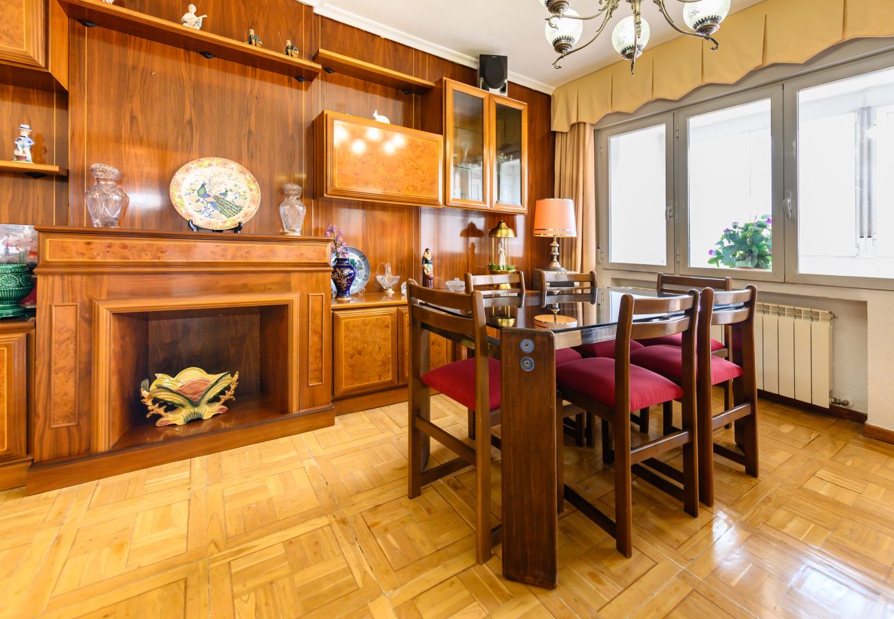 Apartamento en Madrid - M (SVI166B) Amplio y luminoso piso de 3 dormitorio