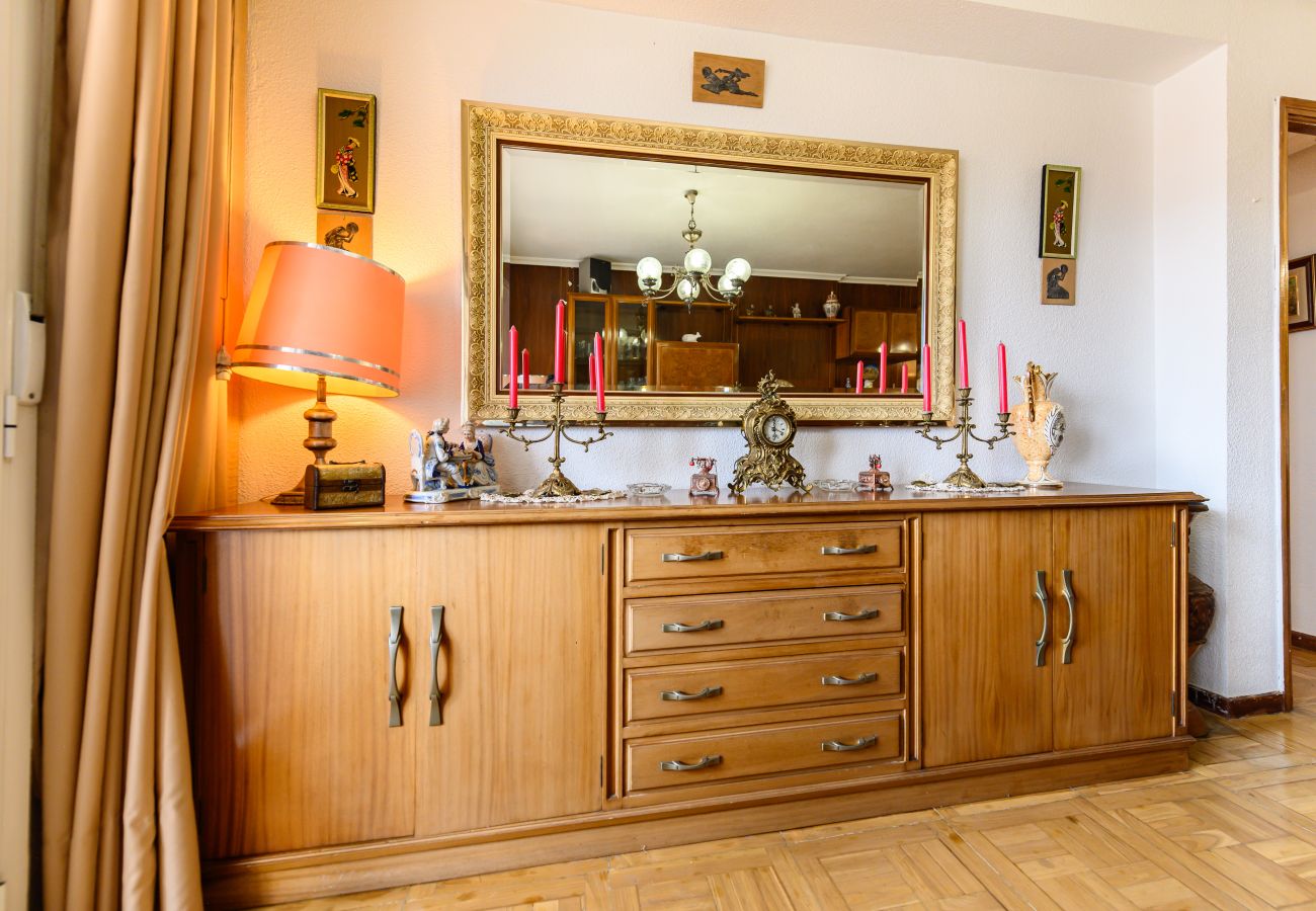 Apartamento en Madrid - M (SVI166B) Amplio y luminoso piso de 3 dormitorio