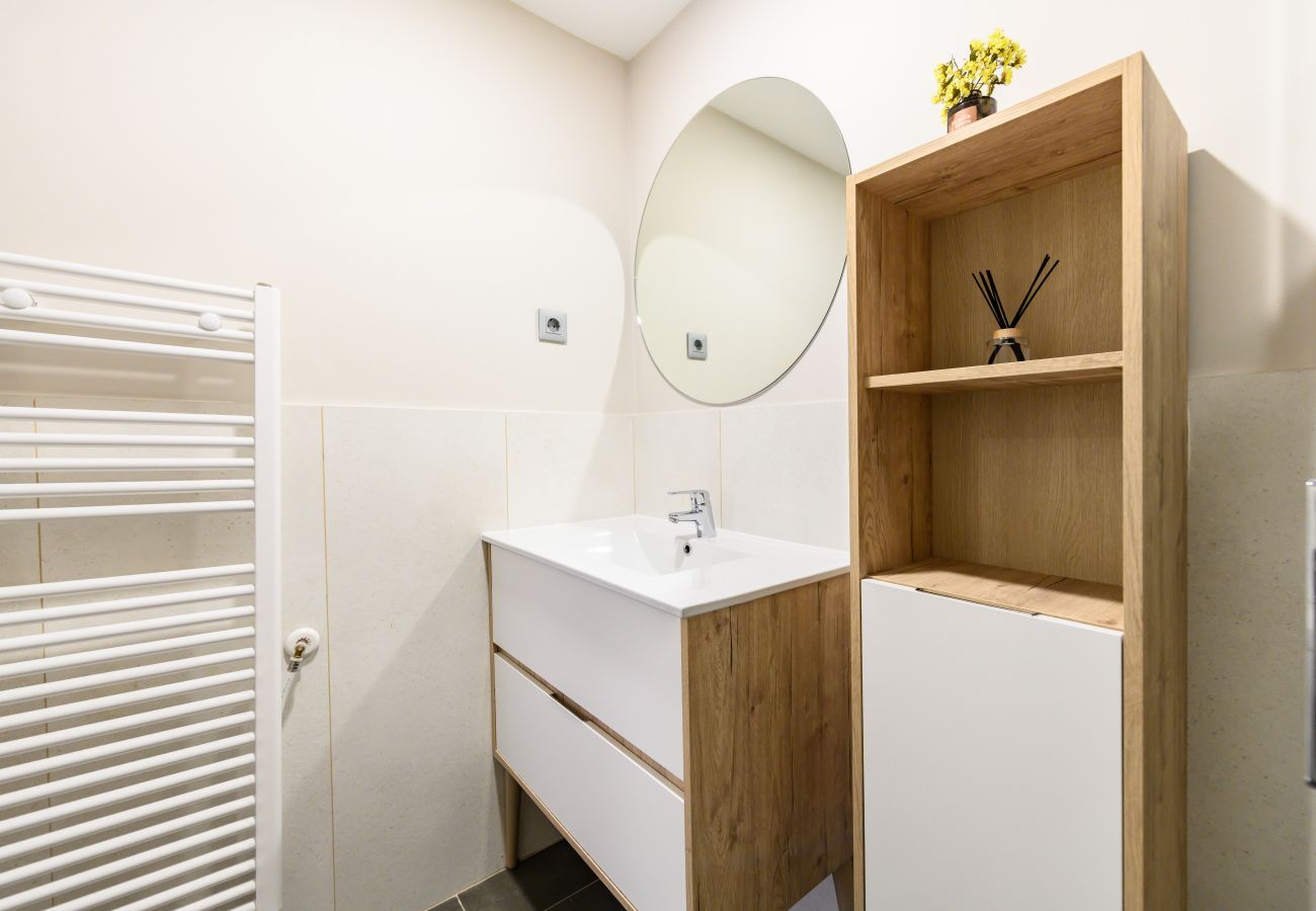 Apartamento en Madrid - M (HMA121B) Amplio Piso 2 dormitorios y 2 baños