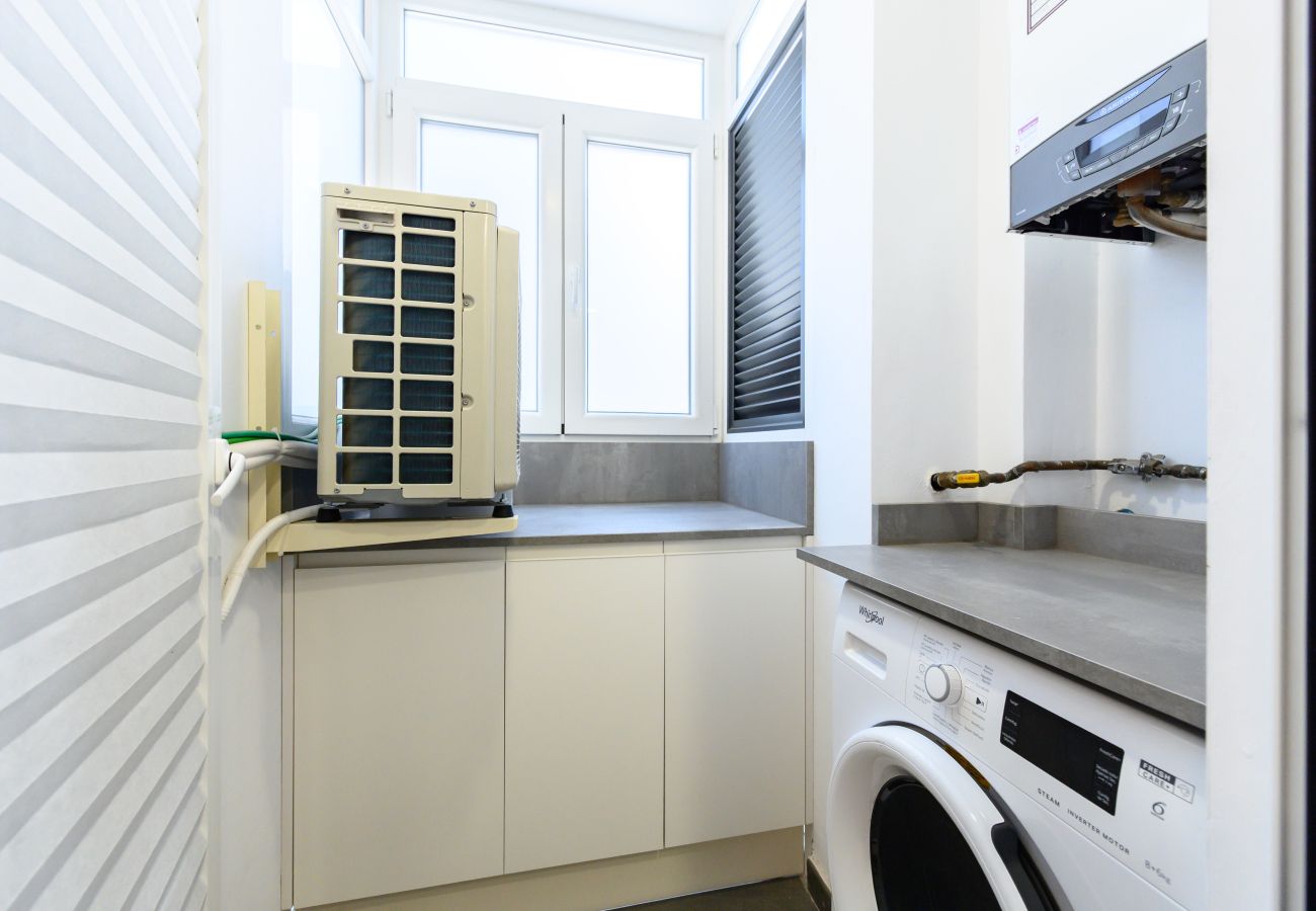 Apartamento en Madrid - M (HMA121B) Amplio Piso 2 dormitorios y 2 baños