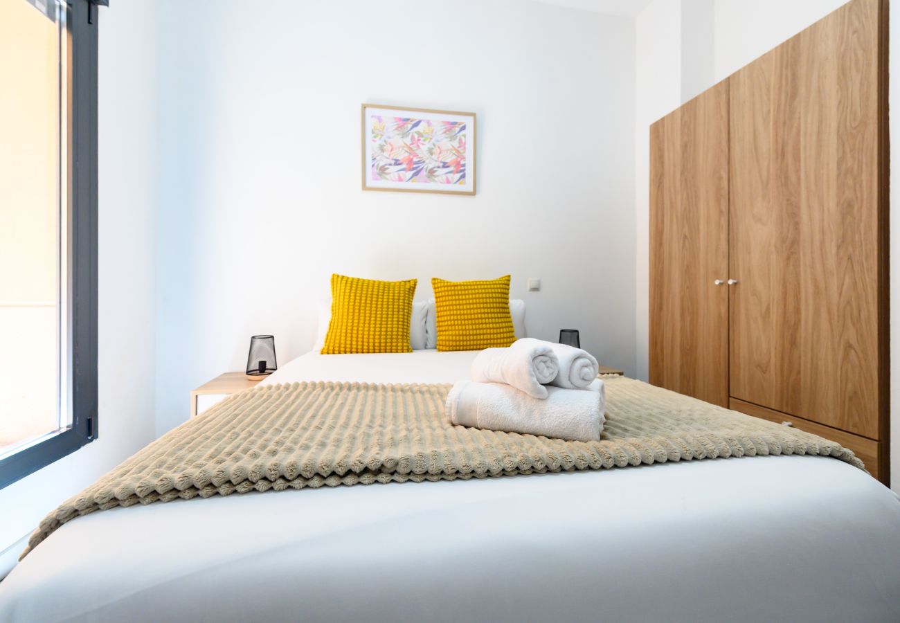 Apartamento en Madrid - M (CAÑ220A) Piso de 2 dormitorios en Tetuán