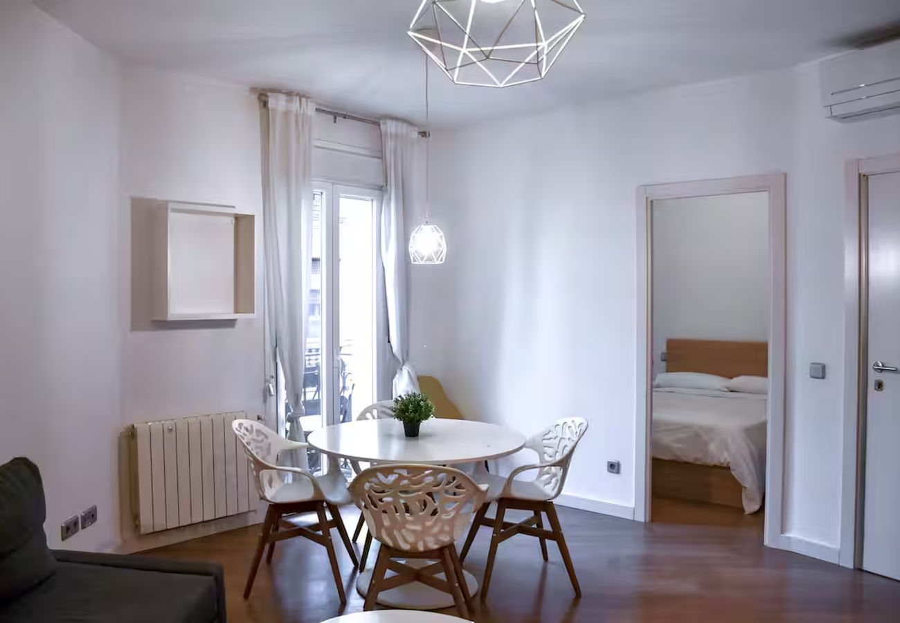 Apartamento en Madrid - M (DLC132I) Piso 2 dormitorios en el Centro de Mad