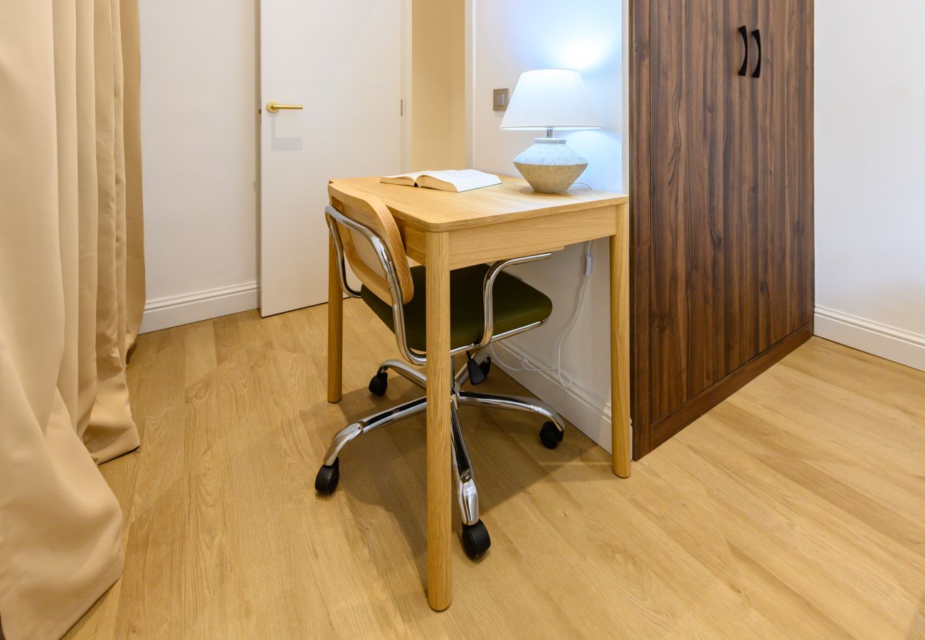 Apartamento en Madrid - M (HER1080C) Piso de 2 dormitorios en el barrio d