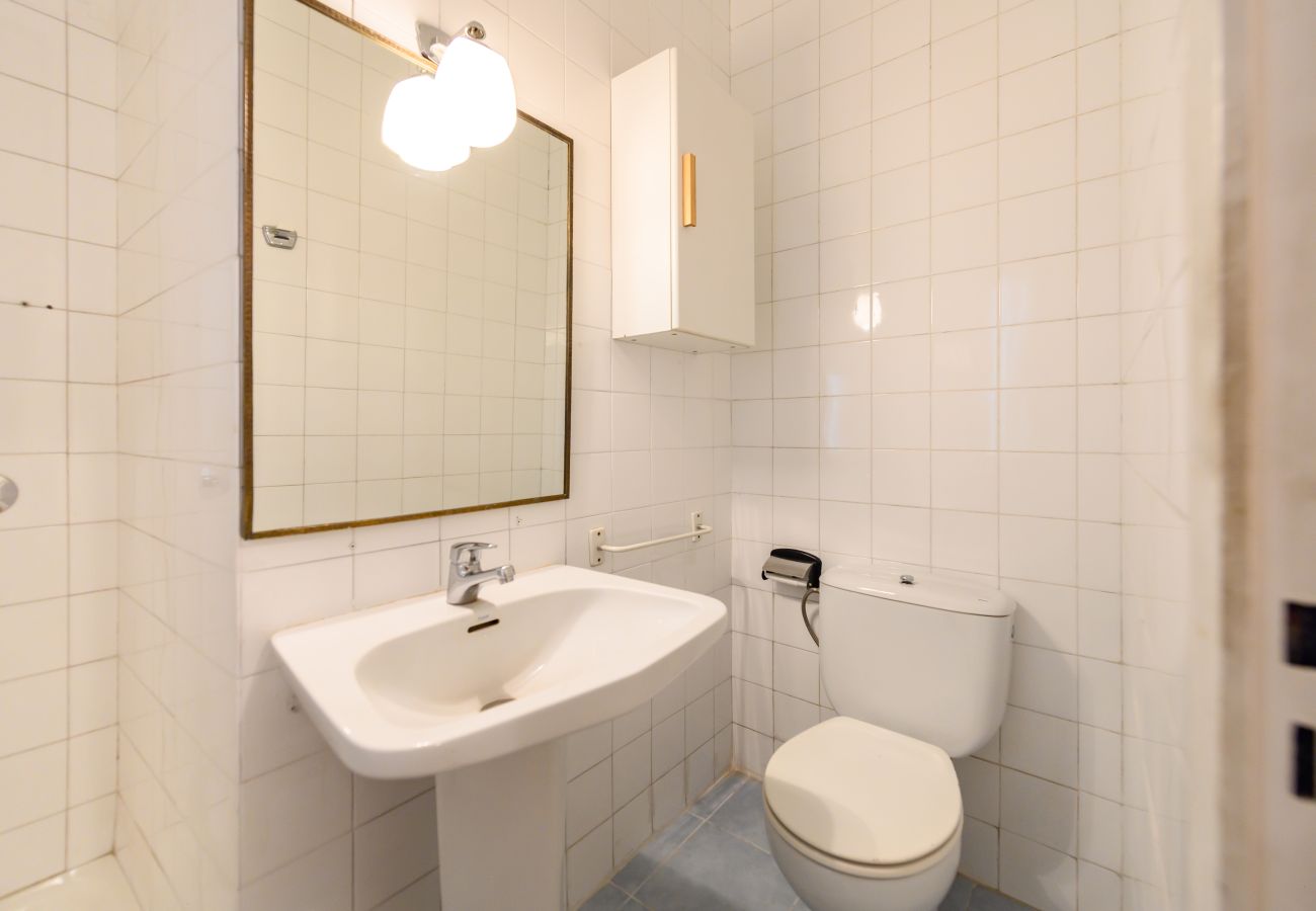 Apartamento en Madrid - M (PIR312ºD) Piso 5 dormitorios, 2 baños en Moncl