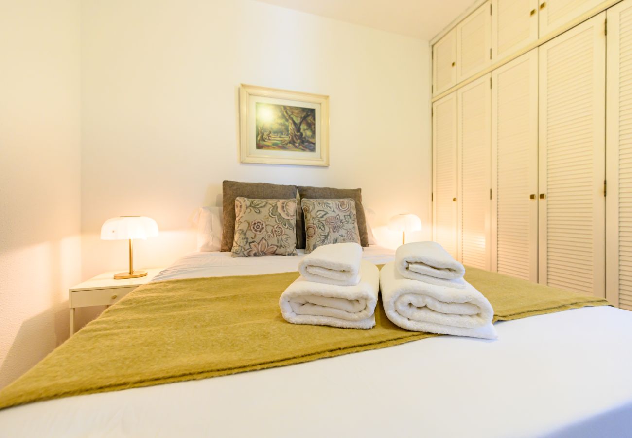Apartamento en Madrid - M (PIR312ºD) Piso 5 dormitorios, 2 baños en Moncl