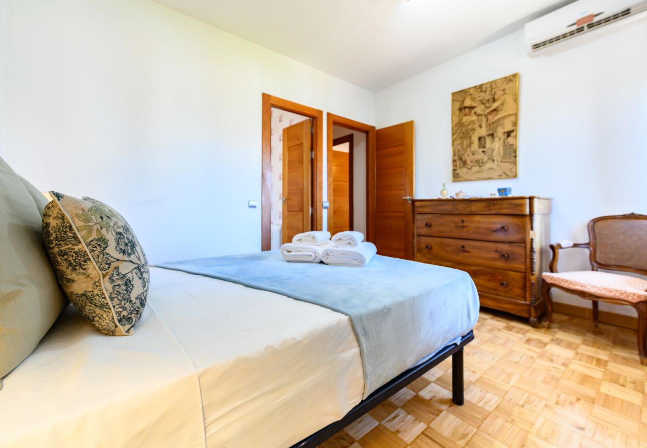Apartamento en Madrid - M (PIR312ºD) Piso 5 dormitorios, 2 baños en Moncl