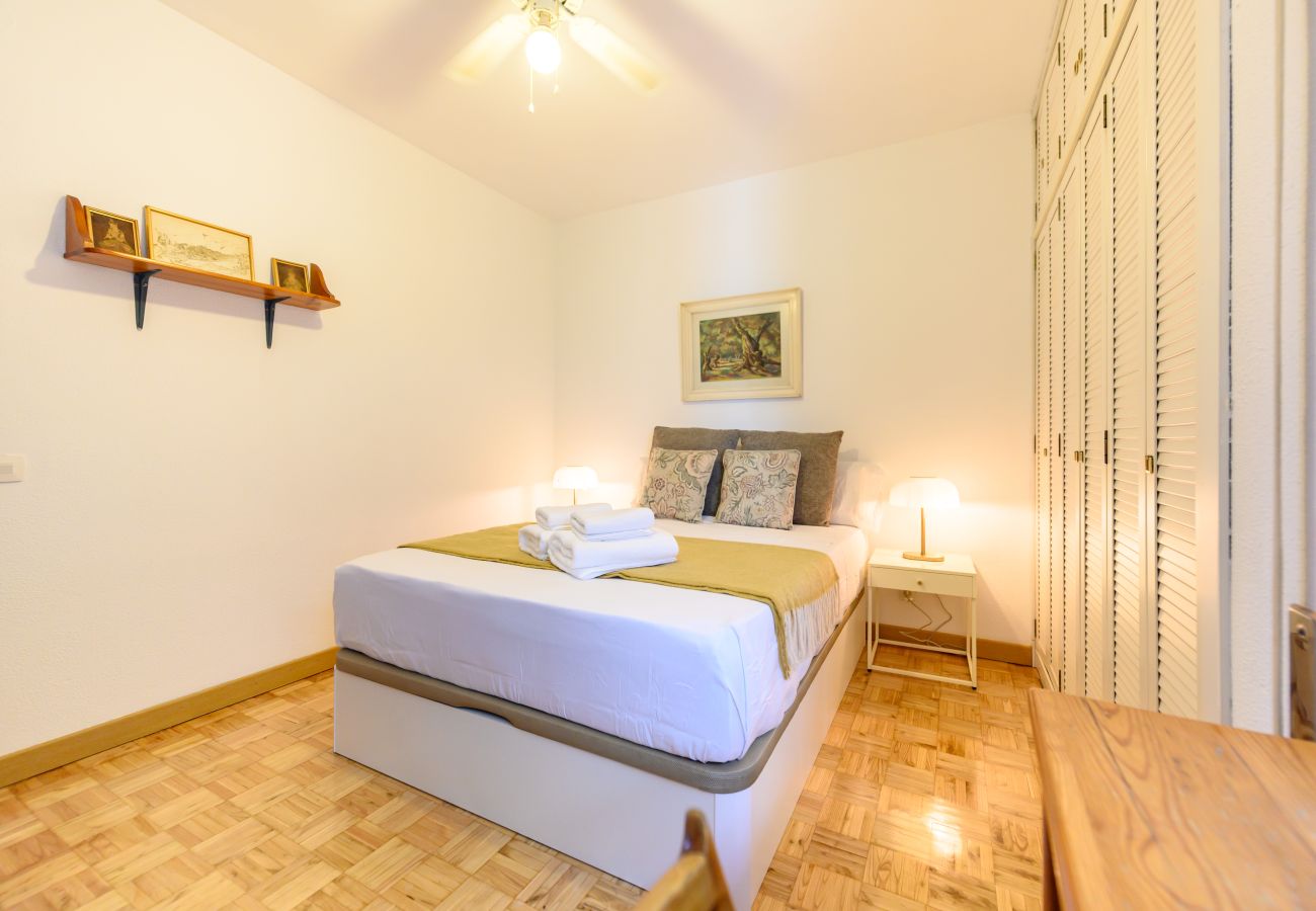 Apartamento en Madrid - M (PIR312ºD) Piso 5 dormitorios, 2 baños en Moncl