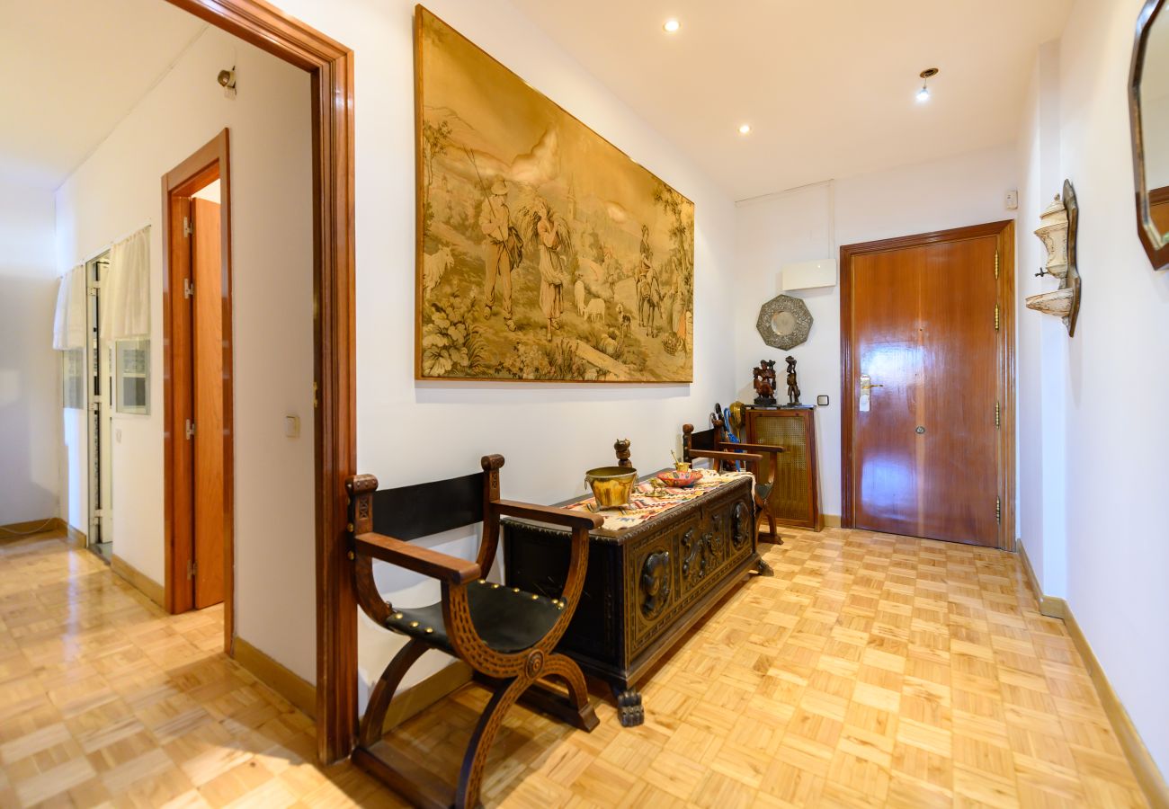 Apartamento en Madrid - M (PIR312ºD) Piso 5 dormitorios, 2 baños en Moncl