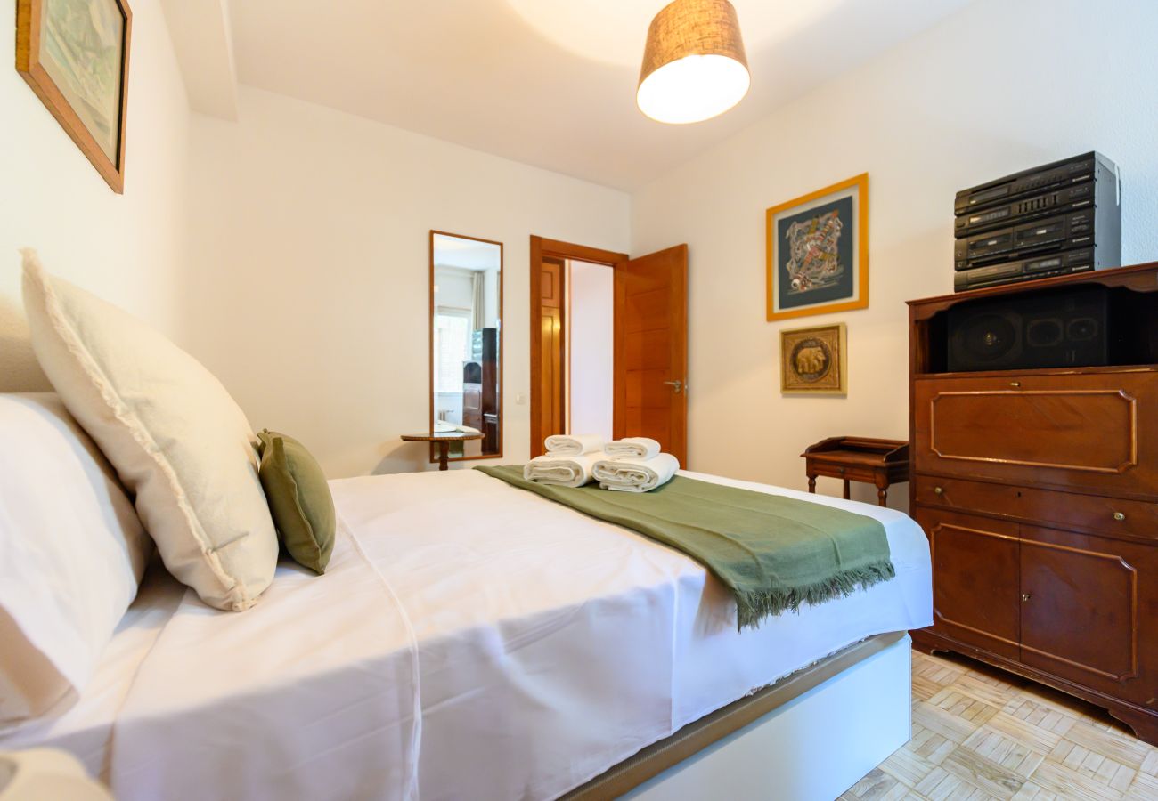 Apartamento en Madrid - M (PIR312ºD) Piso 5 dormitorios, 2 baños en Moncl