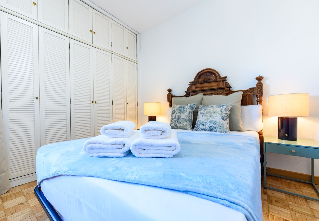 Apartamento en Madrid - M (PIR312ºD) Piso 5 dormitorios, 2 baños en Moncl