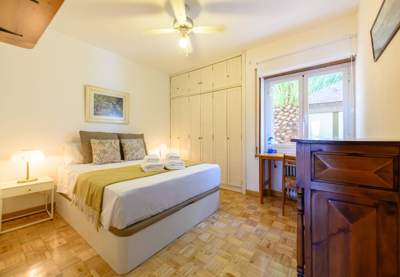 Apartamento en Madrid - M (PIR312ºD) Piso 5 dormitorios, 2 baños en Moncl