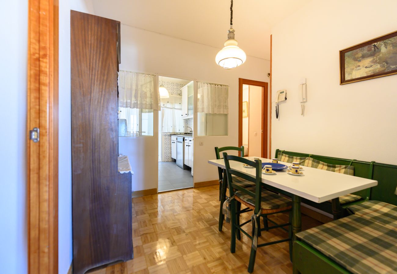 Apartamento en Madrid - M (PIR312ºD) Piso 5 dormitorios, 2 baños en Moncl