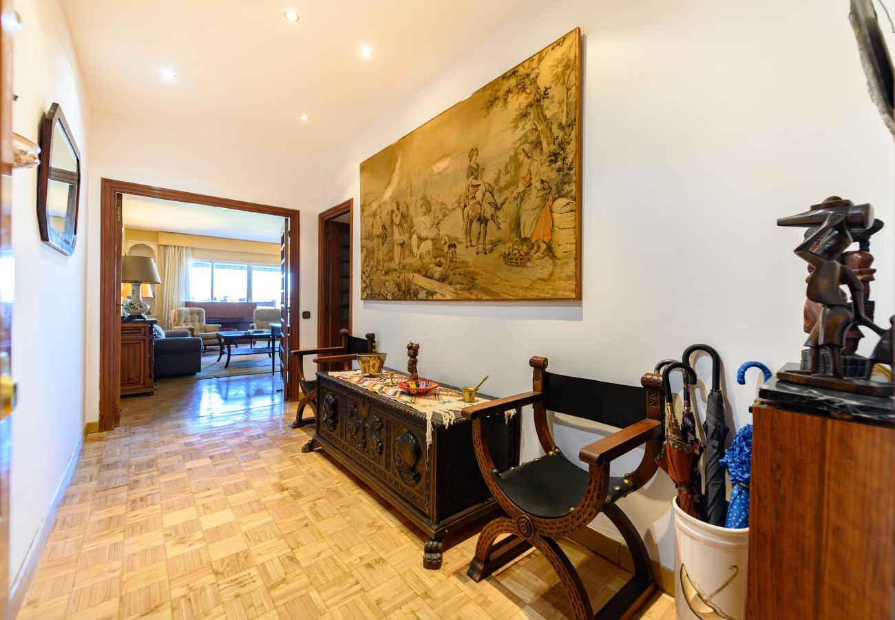 Apartamento en Madrid - M (PIR312ºD) Piso 5 dormitorios, 2 baños en Moncl
