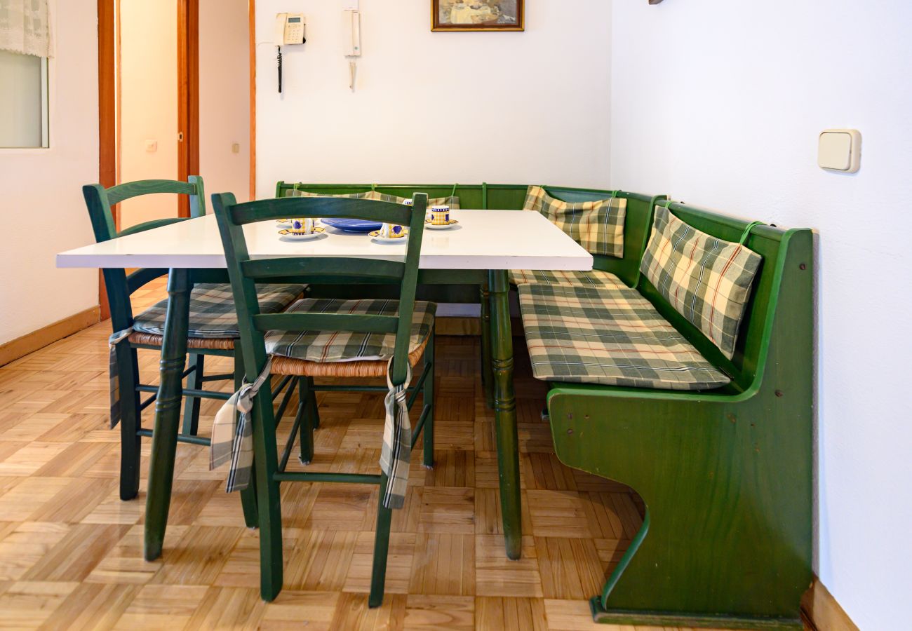 Apartamento en Madrid - M (PIR312ºD) Piso 5 dormitorios, 2 baños en Moncl
