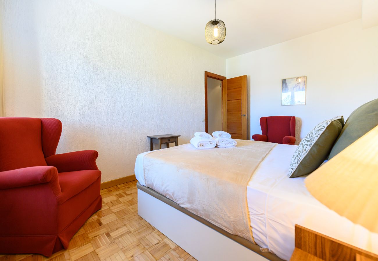 Apartamento en Madrid - M (PIR312ºD) Piso 5 dormitorios, 2 baños en Moncl