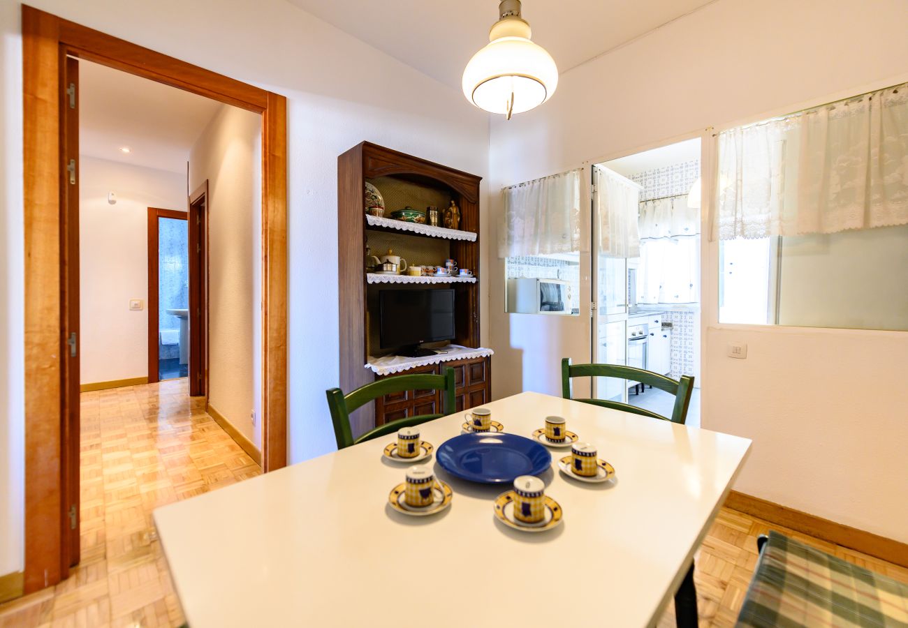 Apartamento en Madrid - M (PIR312ºD) Piso 5 dormitorios, 2 baños en Moncl