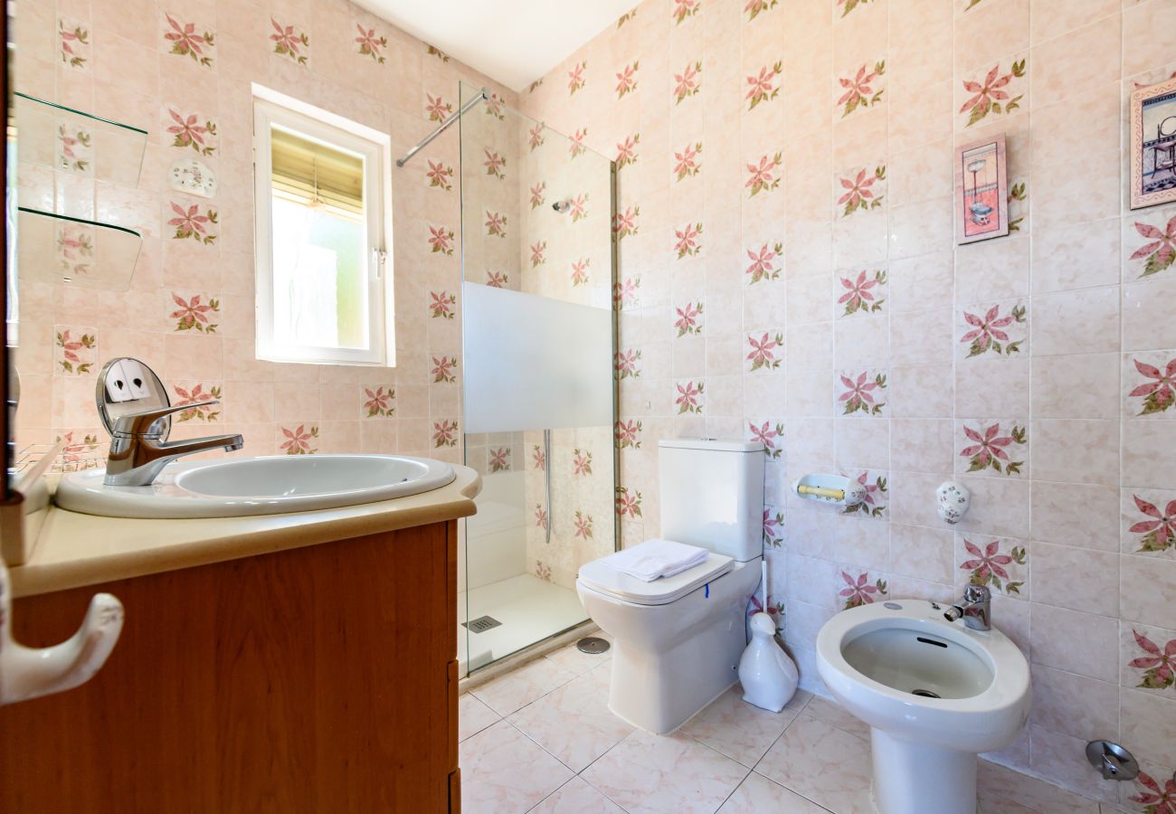 Apartamento en Madrid - M (PIR312ºD) Piso 5 dormitorios, 2 baños en Moncl