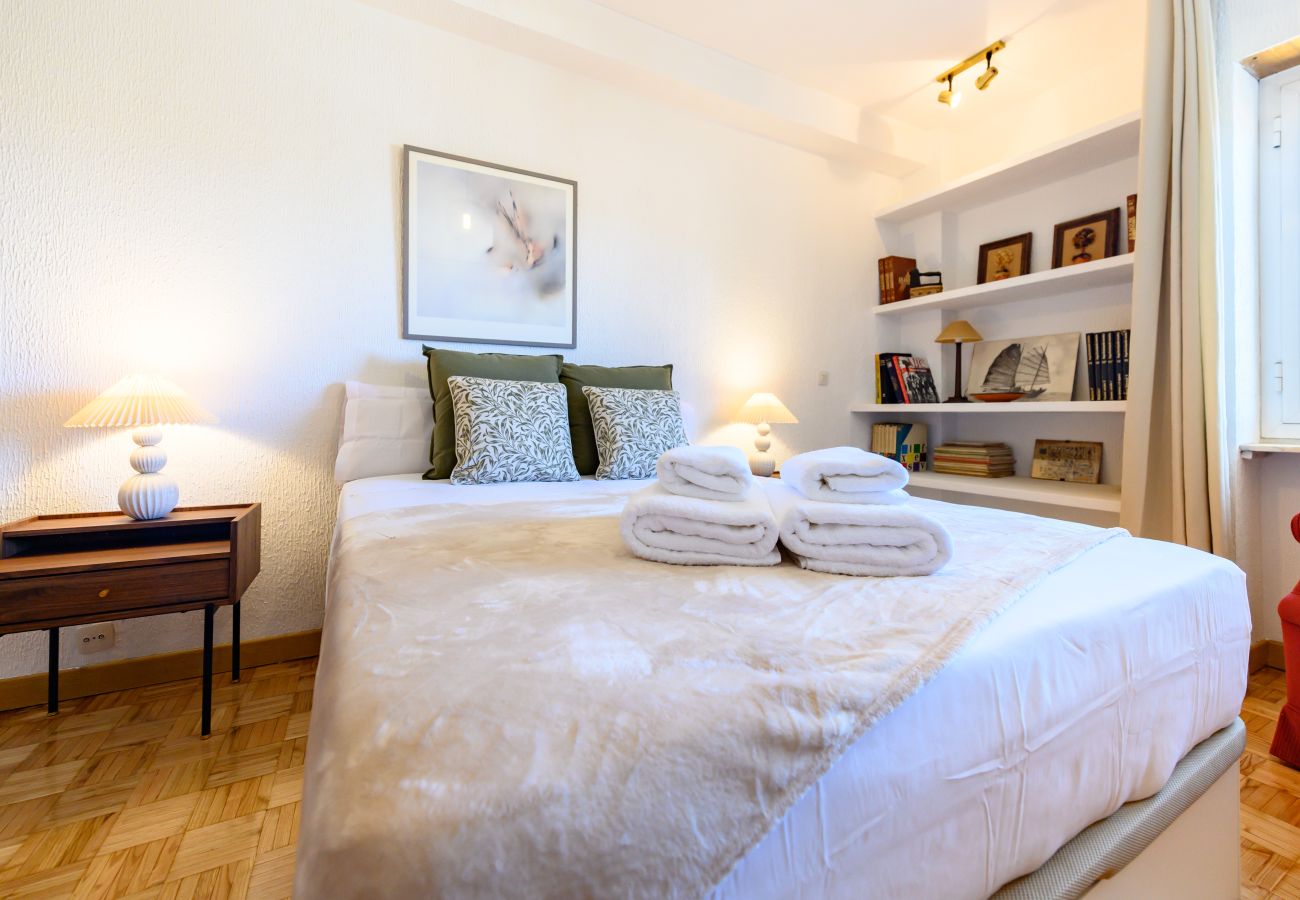 Apartamento en Madrid - M (PIR312ºD) Piso 5 dormitorios, 2 baños en Moncl
