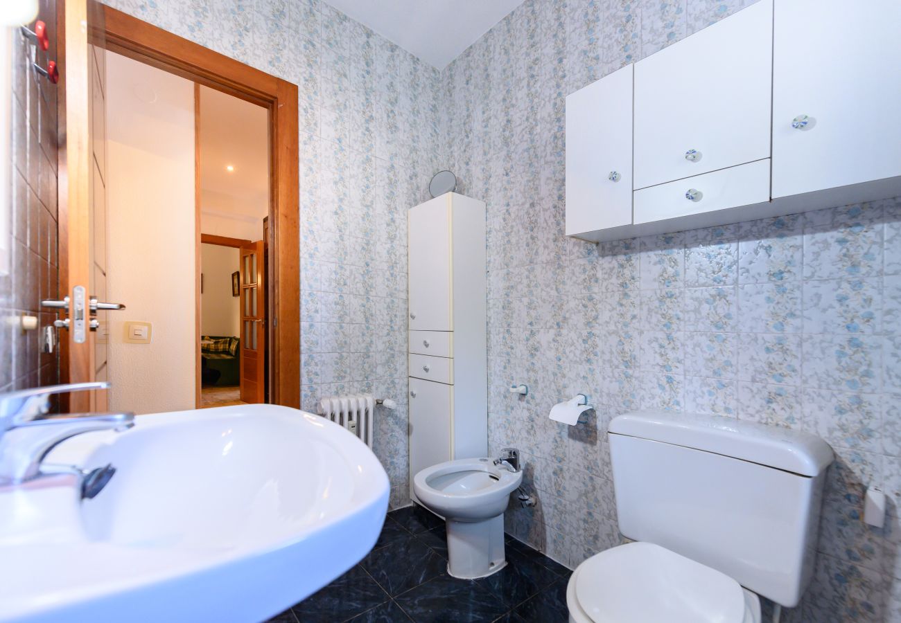 Apartamento en Madrid - M (PIR312ºD) Piso 5 dormitorios, 2 baños en Moncl