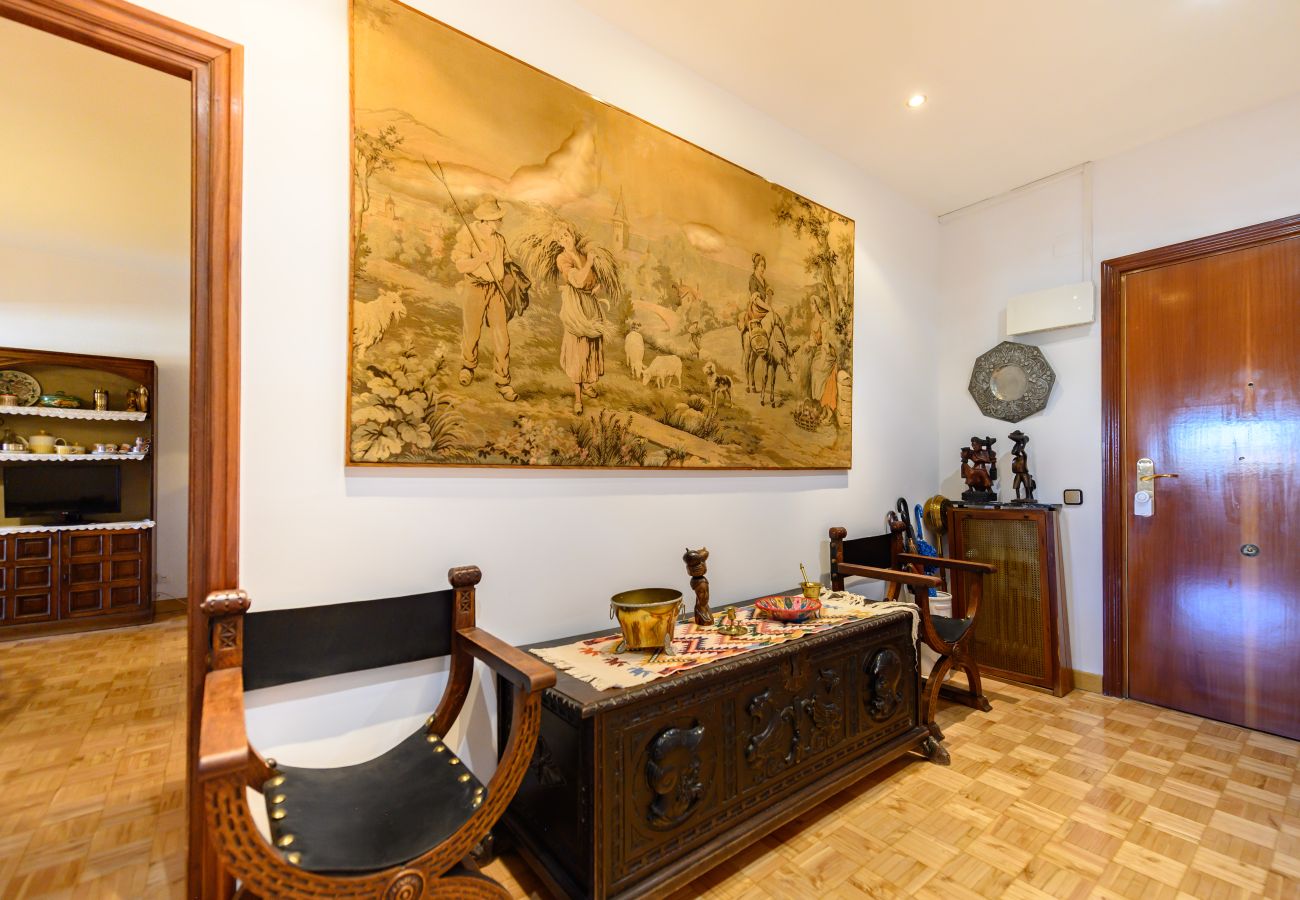 Apartamento en Madrid - M (PIR312ºD) Piso 5 dormitorios, 2 baños en Moncl