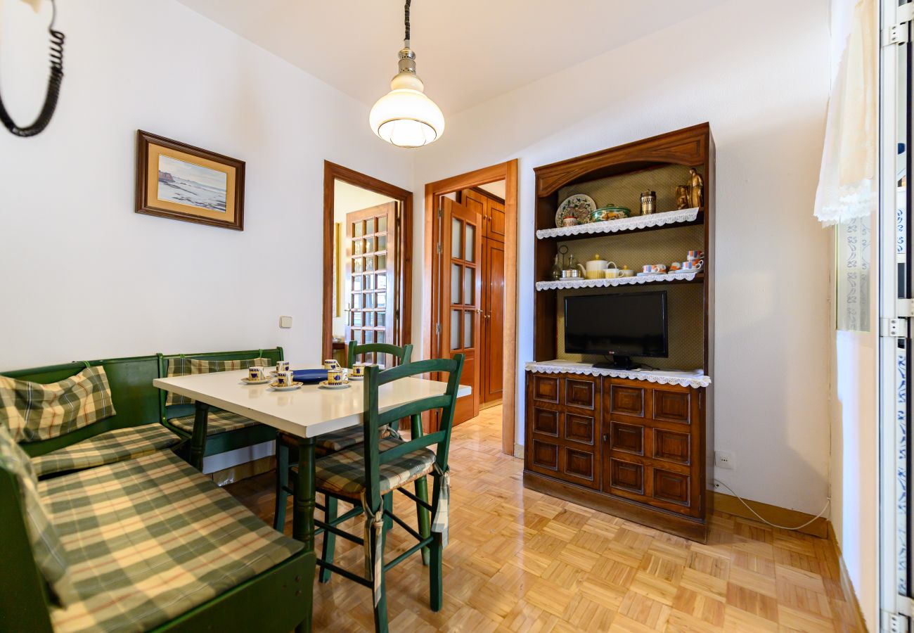 Apartamento en Madrid - M (PIR312ºD) Piso 5 dormitorios, 2 baños en Moncl