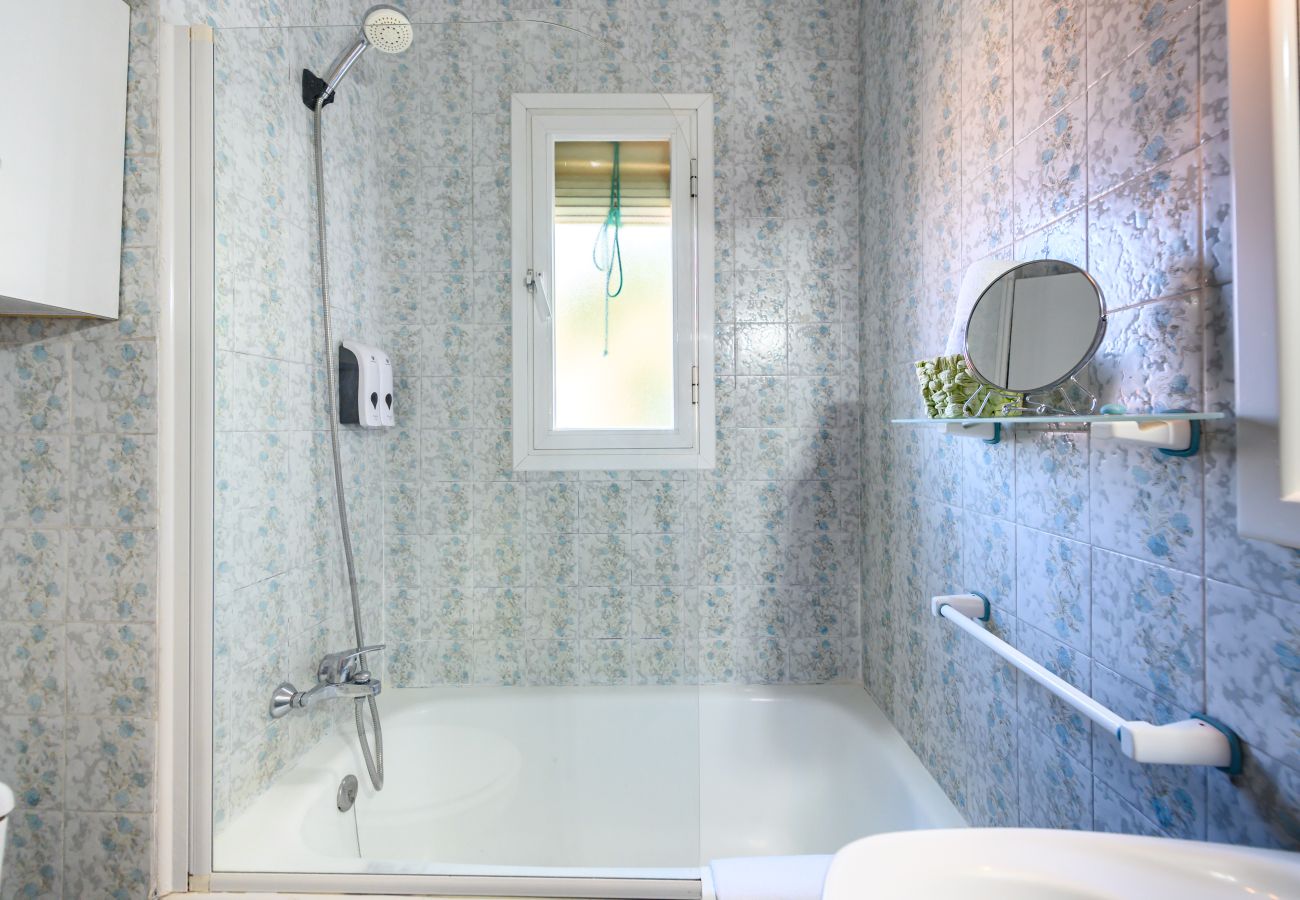 Apartamento en Madrid - M (PIR312ºD) Piso 5 dormitorios, 2 baños en Moncl