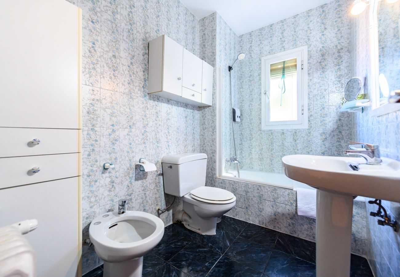 Apartamento en Madrid - M (PIR312ºD) Piso 5 dormitorios, 2 baños en Moncl