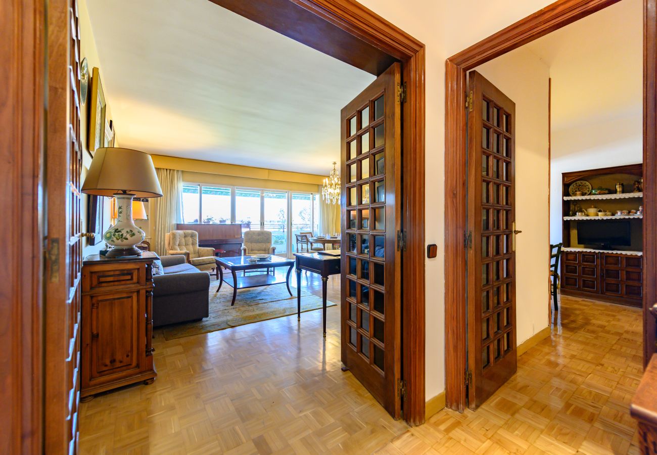 Apartamento en Madrid - M (PIR312ºD) Piso 5 dormitorios, 2 baños en Moncl