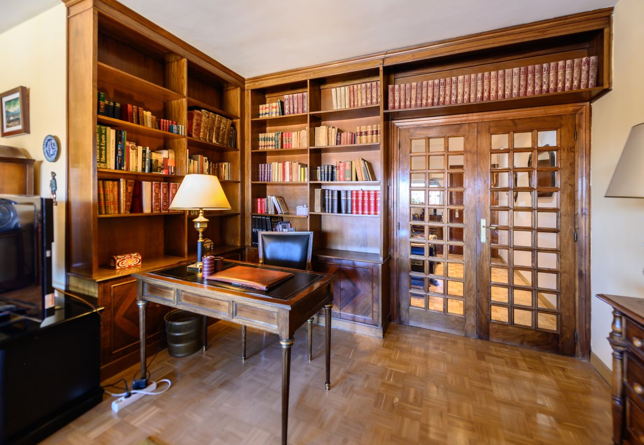 Apartamento en Madrid - M (PIR312ºD) Piso 5 dormitorios, 2 baños en Moncl