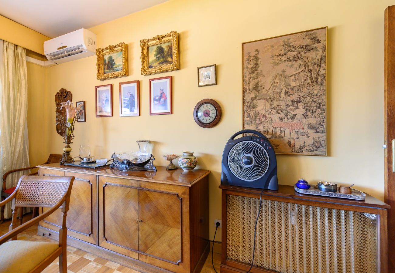 Apartamento en Madrid - M (PIR312ºD) Piso 5 dormitorios, 2 baños en Moncl