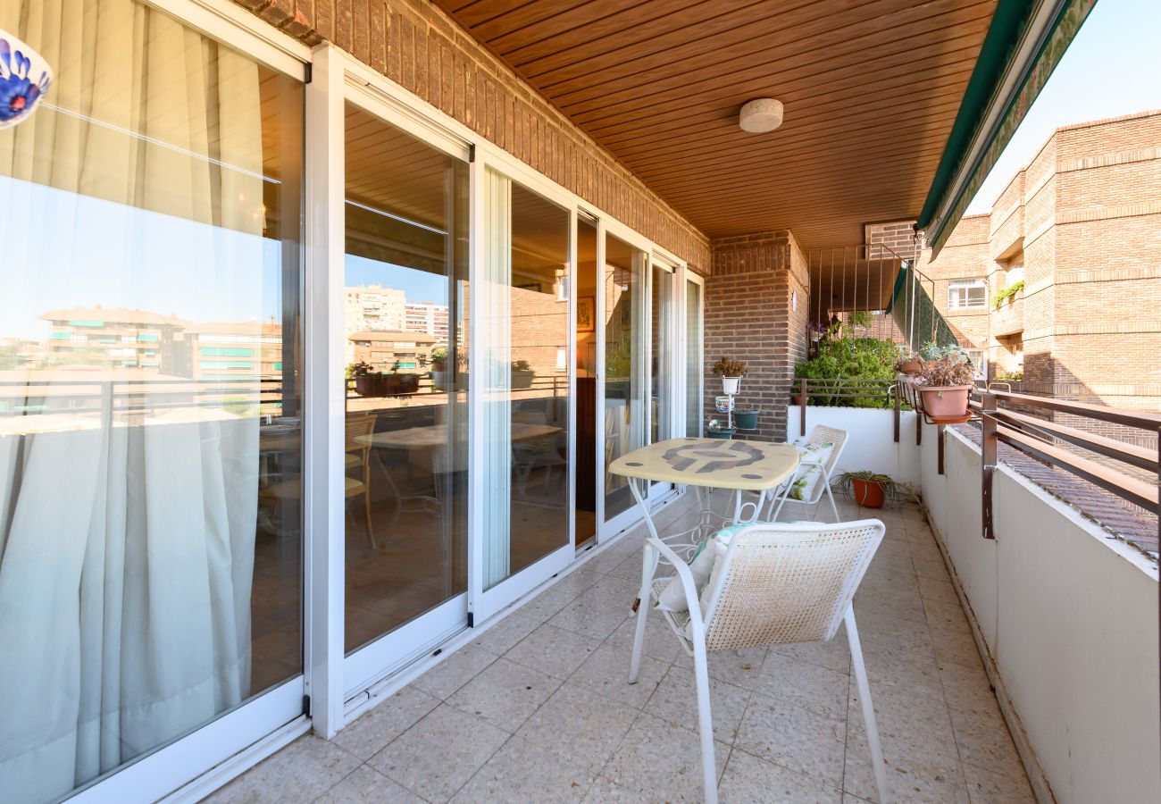 Apartamento en Madrid - M (PIR312ºD) Piso 5 dormitorios, 2 baños en Moncl