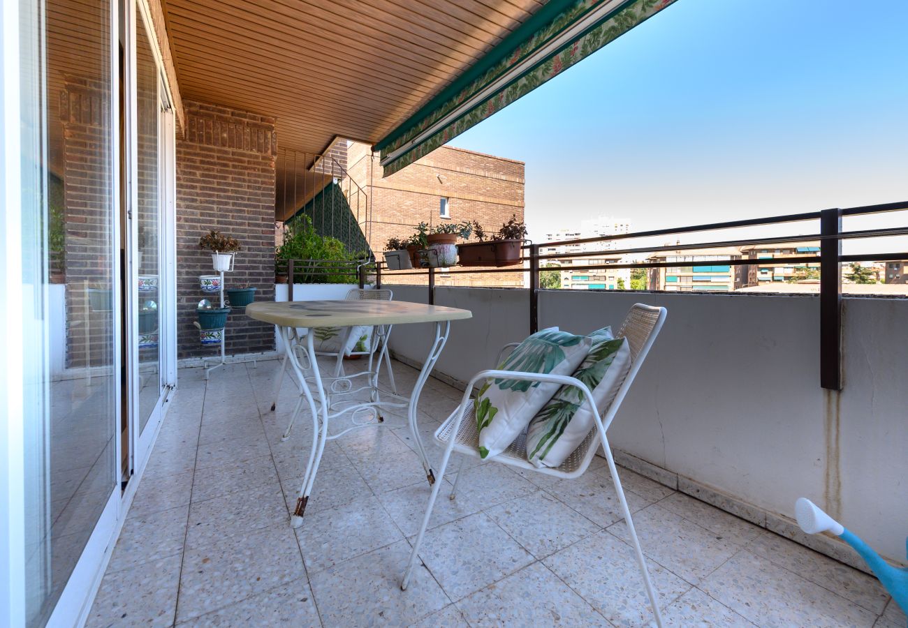 Apartamento en Madrid - M (PIR312ºD) Piso 5 dormitorios, 2 baños en Moncl