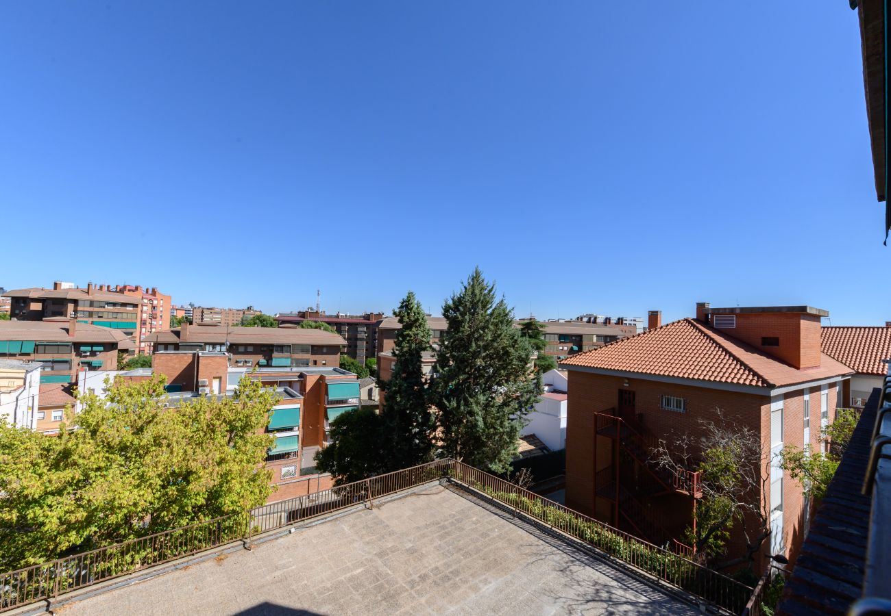 Apartamento en Madrid - M (PIR312ºD) Piso 5 dormitorios, 2 baños en Moncl