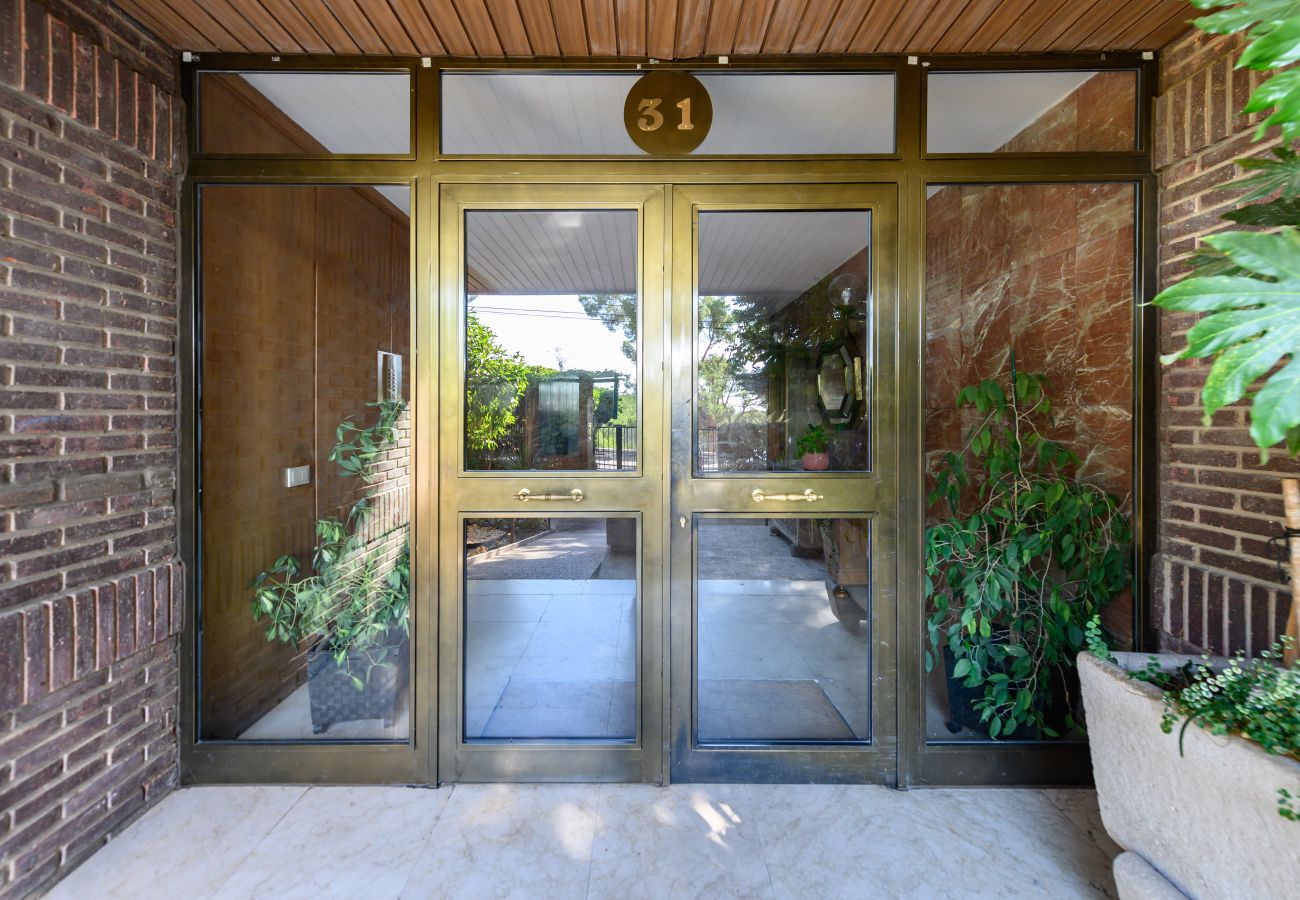 Apartamento en Madrid - M (PIR312ºD) Piso 5 dormitorios, 2 baños en Moncl