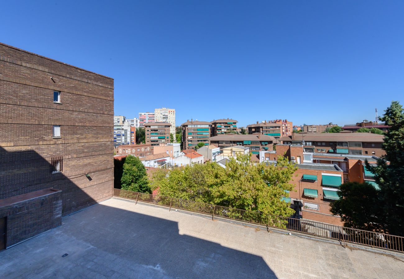 Apartamento en Madrid - M (PIR312ºD) Piso 5 dormitorios, 2 baños en Moncl