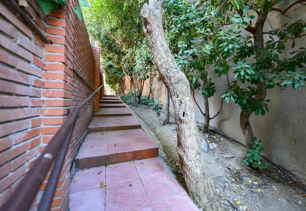 Apartamento en Madrid - M (PIR312ºD) Piso 5 dormitorios, 2 baños en Moncl